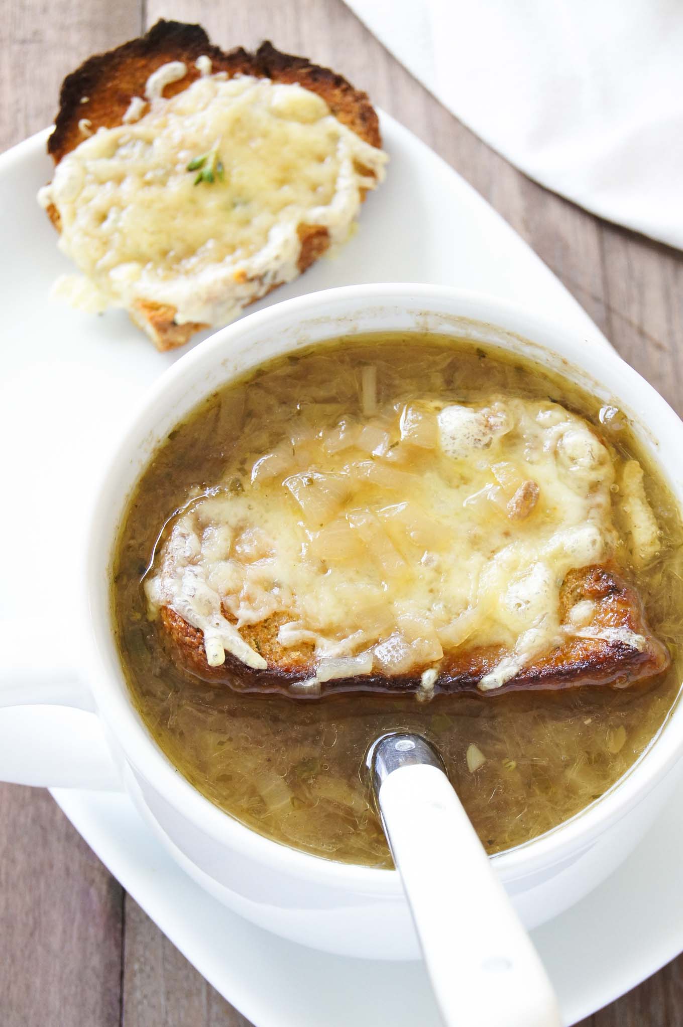 CLASSIC FRENCH ONION SOUP WITH CHEESY CROUTES | GARLIC MATTERS